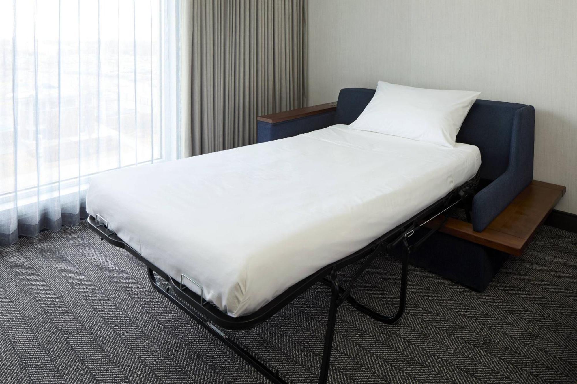 Courtyard By Marriott Montreal Laval Hotel Buitenkant foto