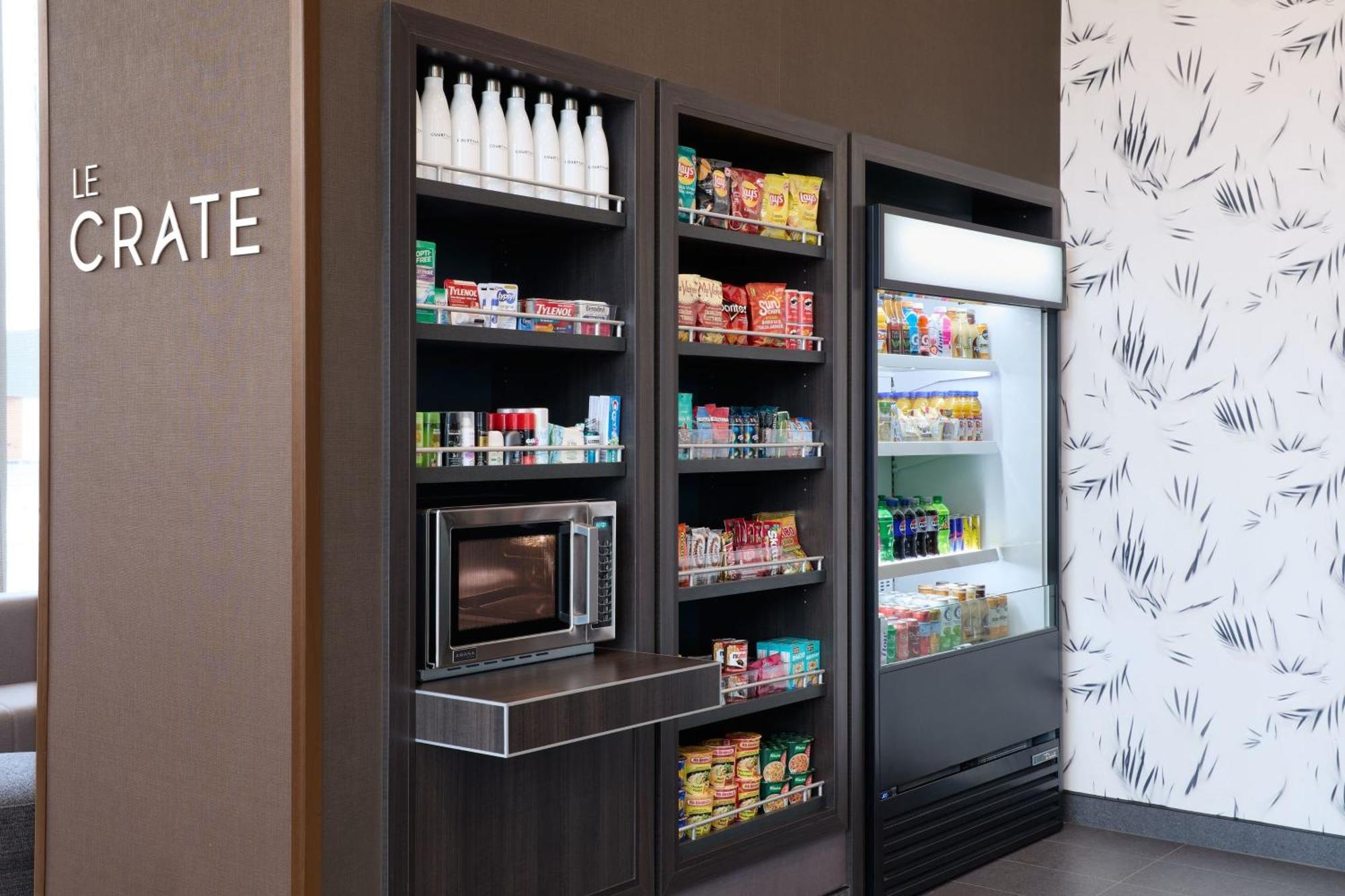 Courtyard By Marriott Montreal Laval Hotel Buitenkant foto