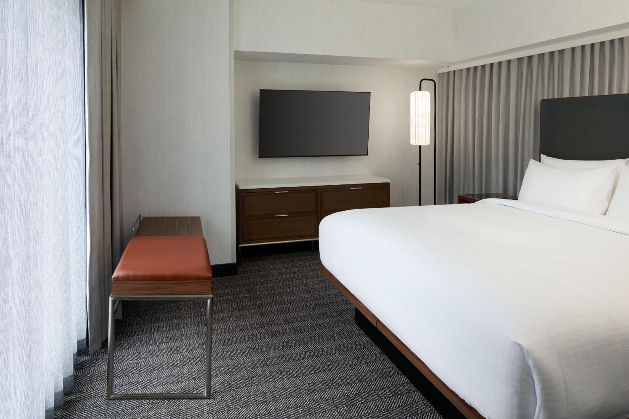 Courtyard By Marriott Montreal Laval Hotel Buitenkant foto