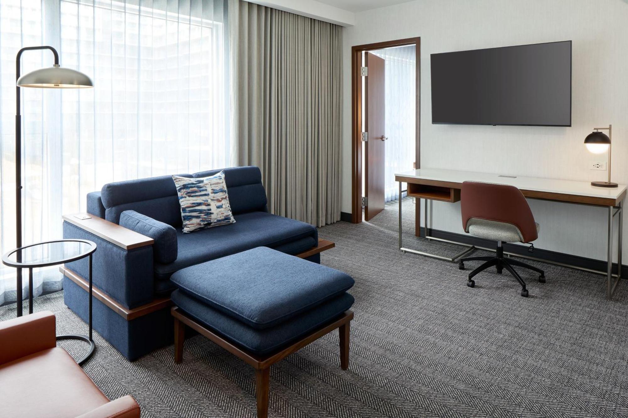 Courtyard By Marriott Montreal Laval Hotel Buitenkant foto