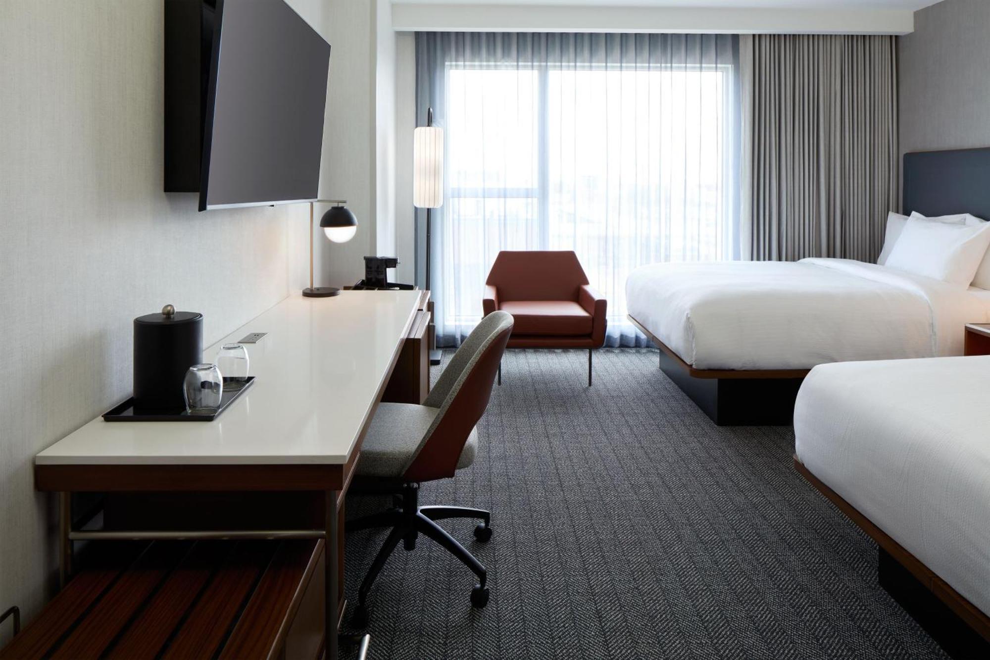 Courtyard By Marriott Montreal Laval Hotel Buitenkant foto