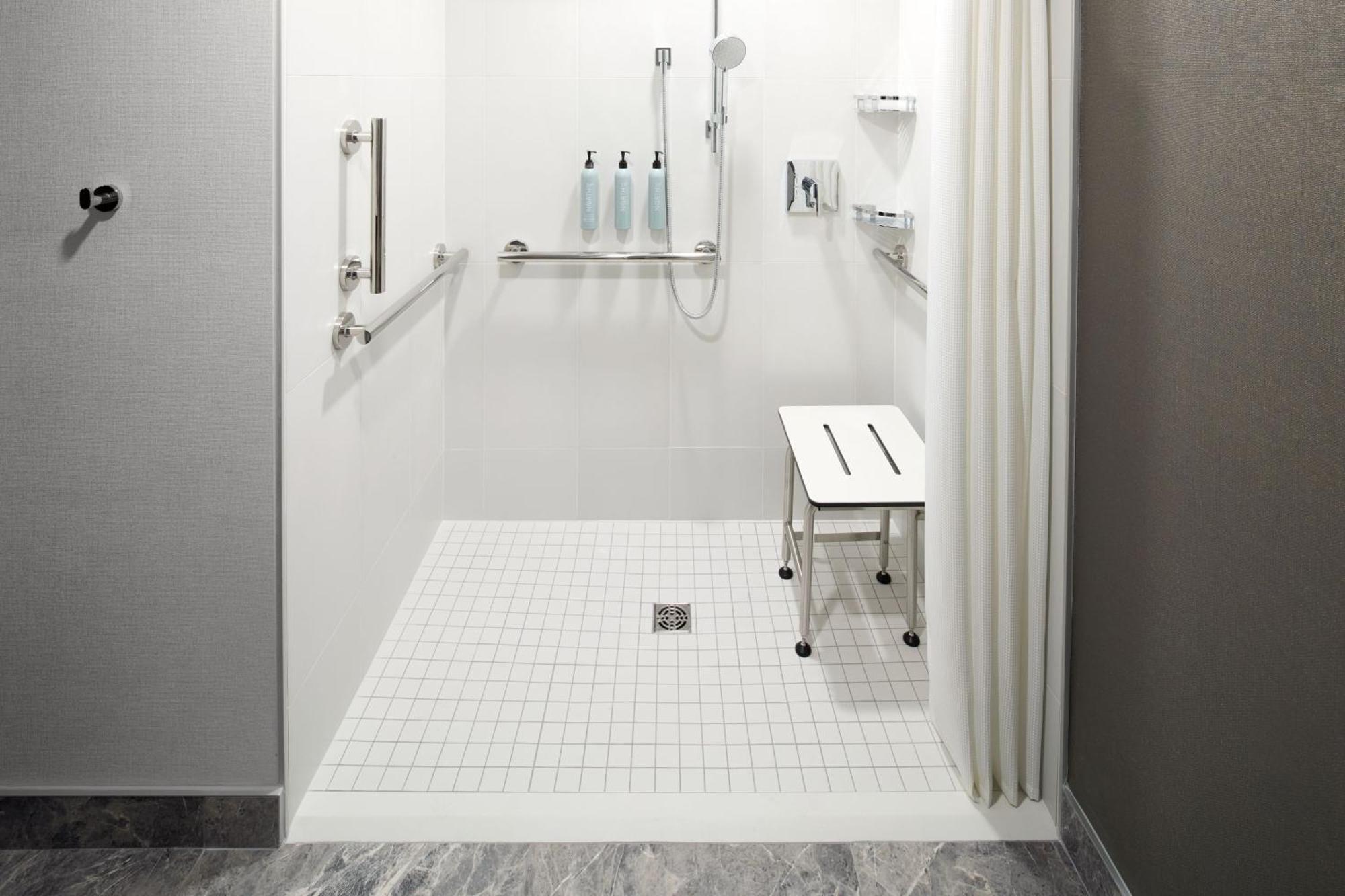 Courtyard By Marriott Montreal Laval Hotel Buitenkant foto