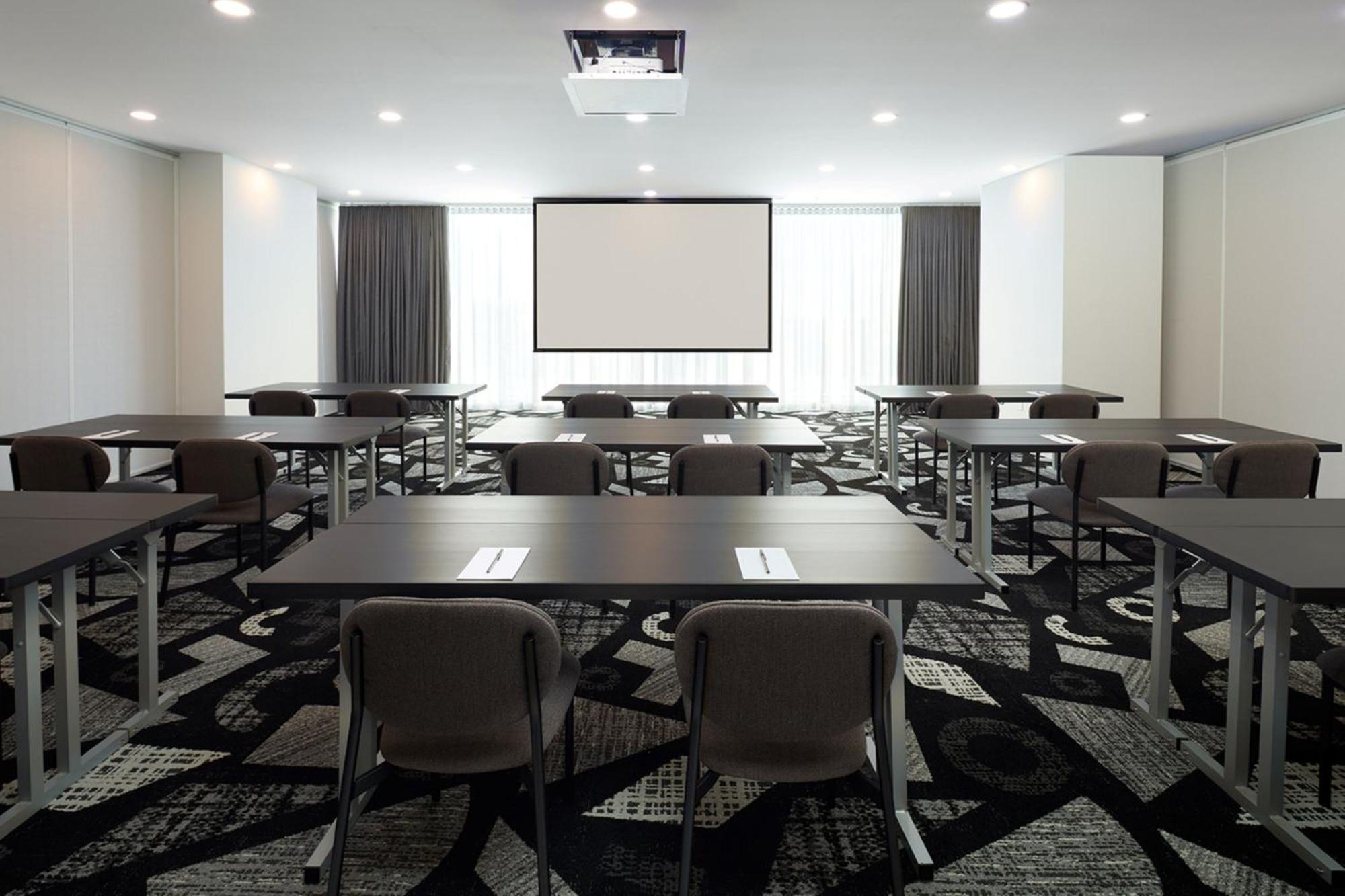 Courtyard By Marriott Montreal Laval Hotel Buitenkant foto
