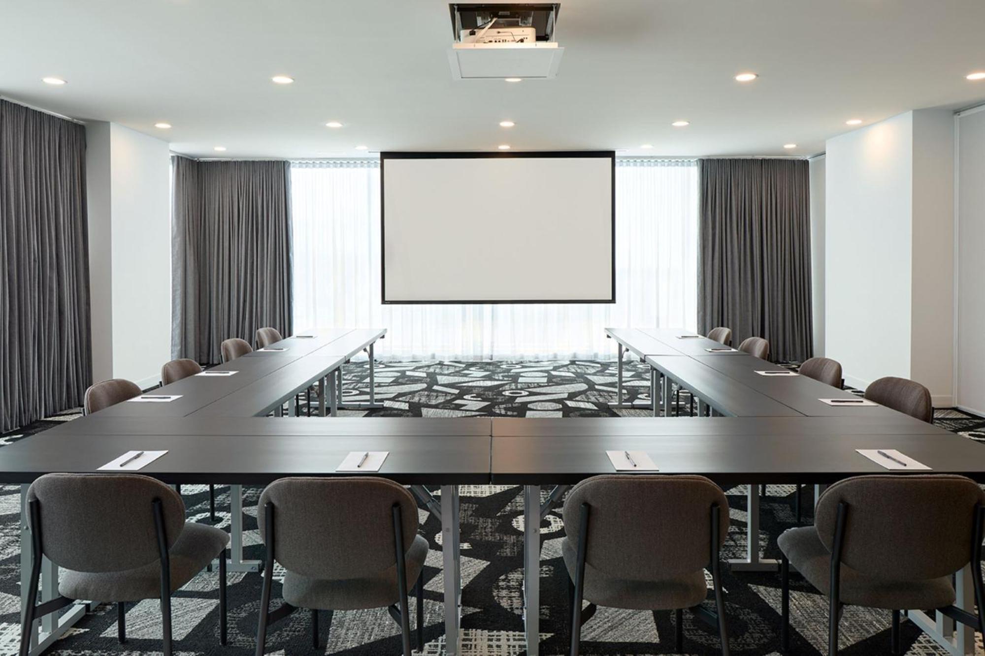 Courtyard By Marriott Montreal Laval Hotel Buitenkant foto