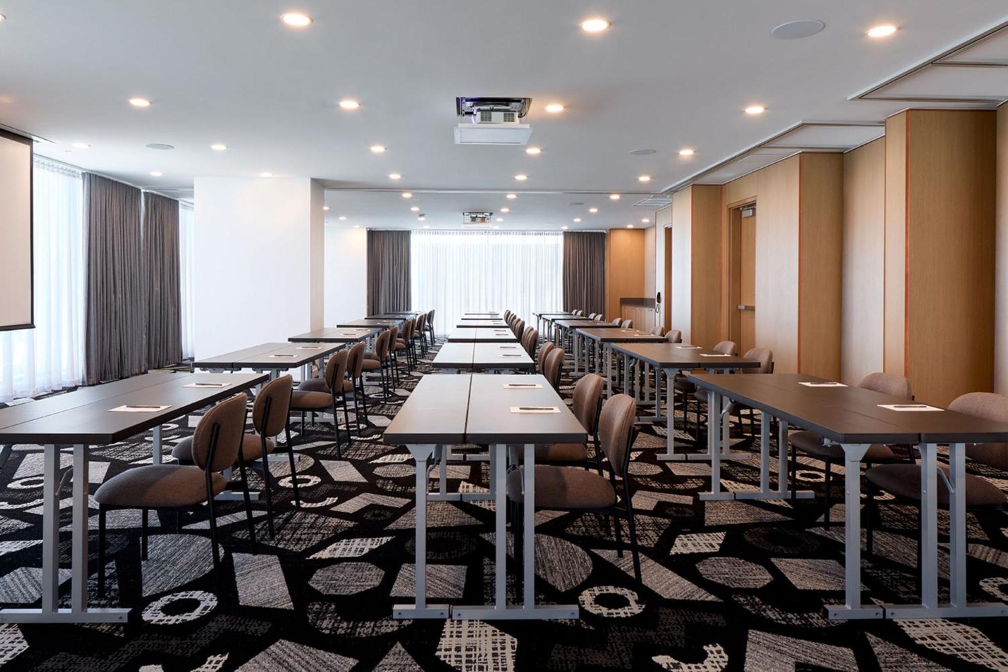 Courtyard By Marriott Montreal Laval Hotel Buitenkant foto