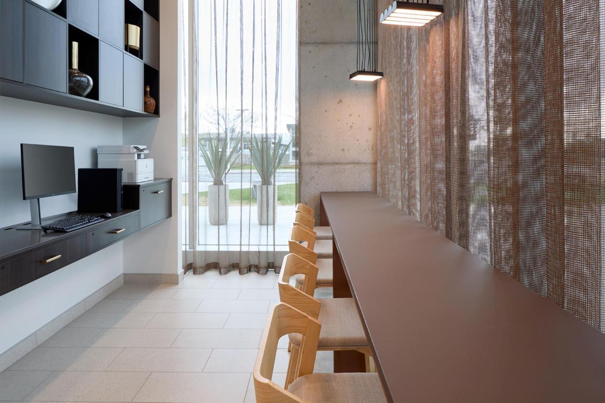 Courtyard By Marriott Montreal Laval Hotel Buitenkant foto