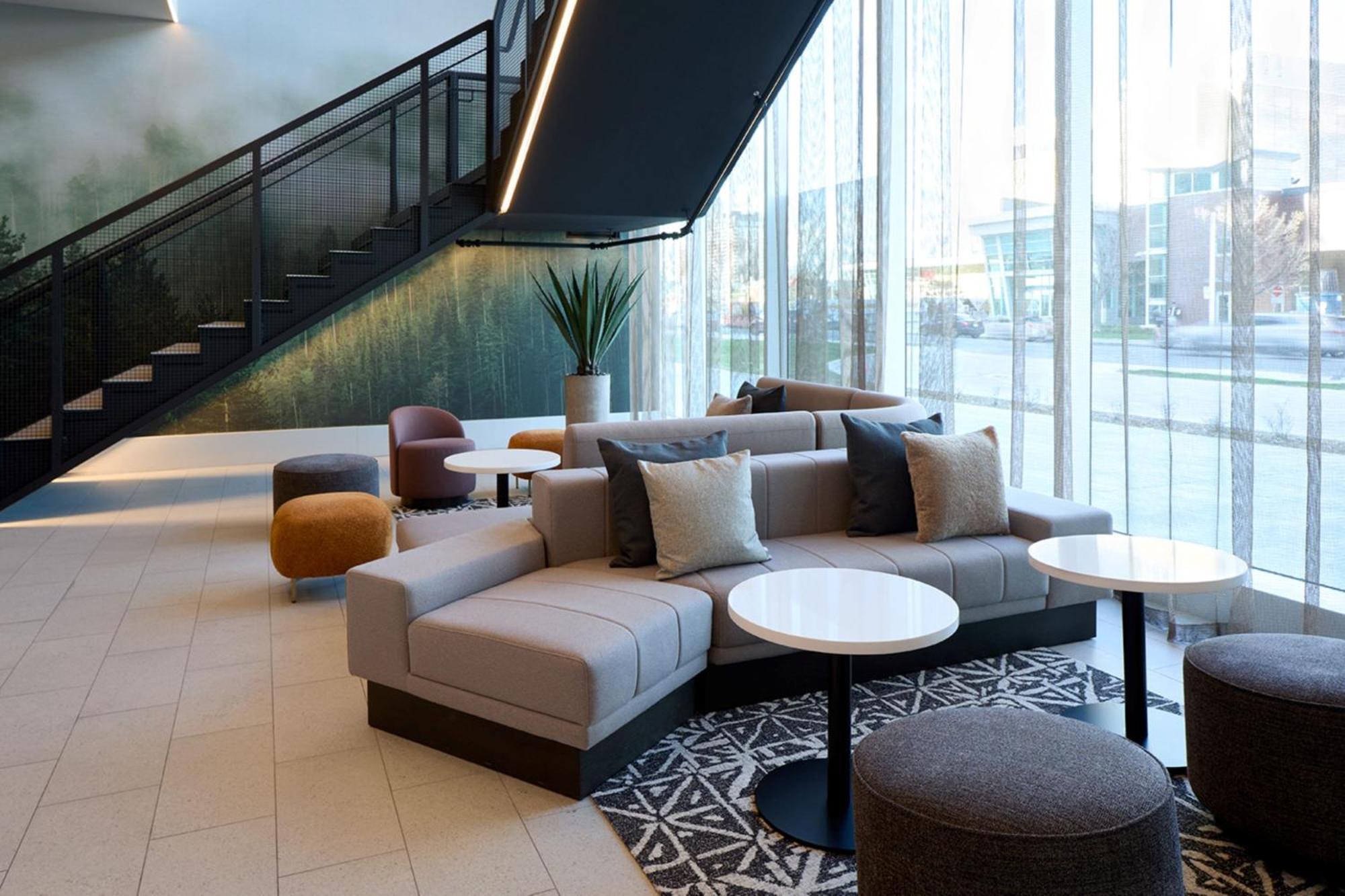 Courtyard By Marriott Montreal Laval Hotel Buitenkant foto
